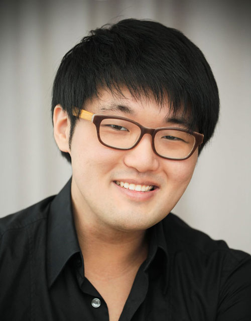 Dong Jin Lee erteilt Klavier-Unterricht an der B&B Musikschule Berlin