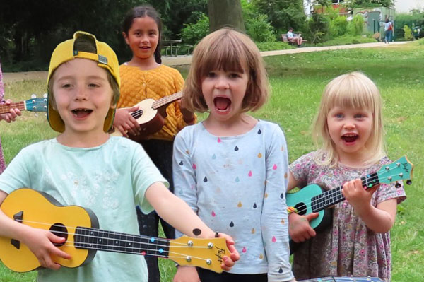 Musikalische Früherziehung mit der Ukulele in der B&B Musikschule Berlin Schöneberg